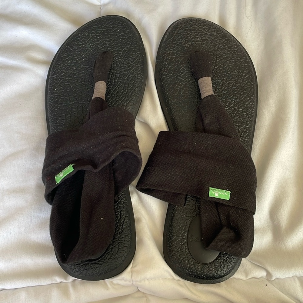 Black womens USA size 9 Sanuk yoga slings